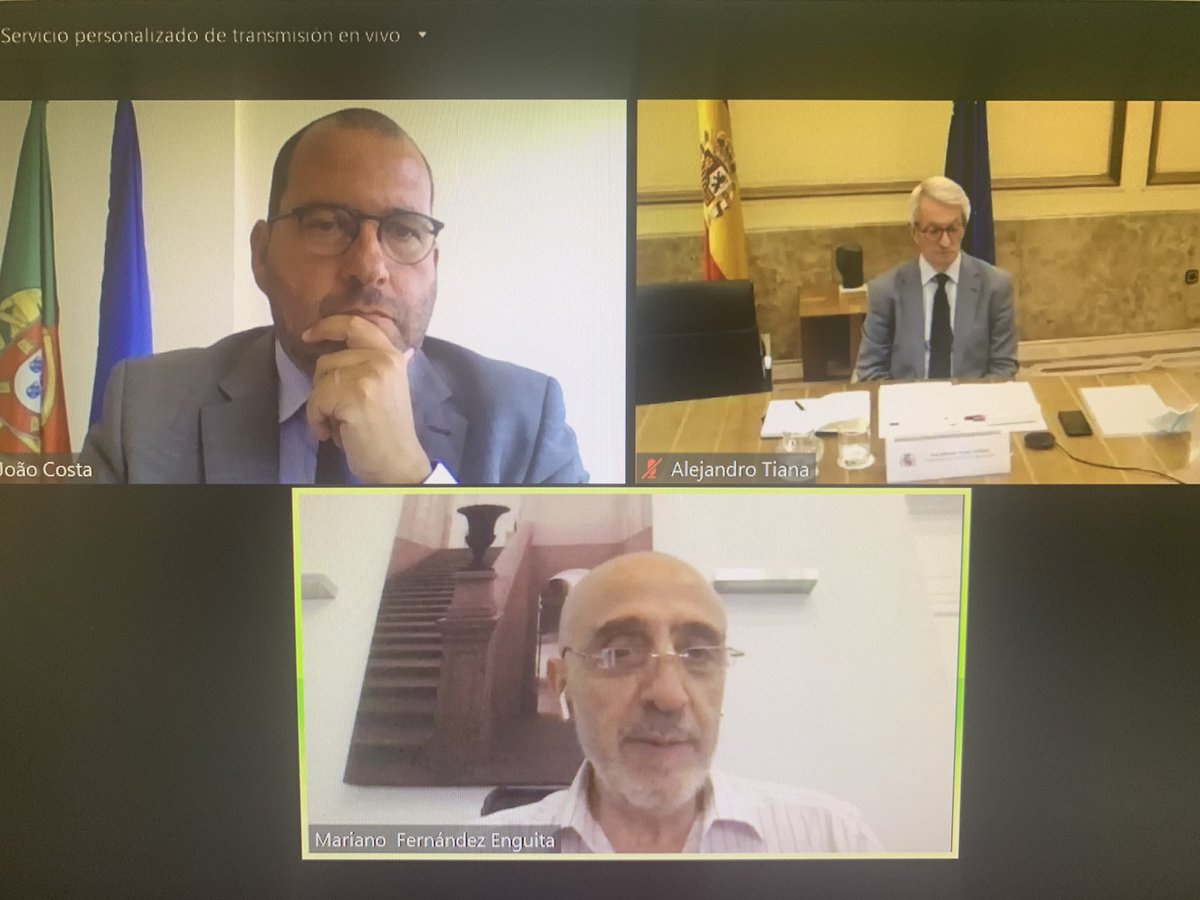 danieltj2013's tweet photo. @virtualeduca  Ponencia de Fernandez Enguita, Joao Costa ( POR) y Alejandro Tiana Ferrer @atianaf . (ESP) “ El cambio curricular deberá definir lo esencial en la escuela” https://t.co/JUnmEsEXM1