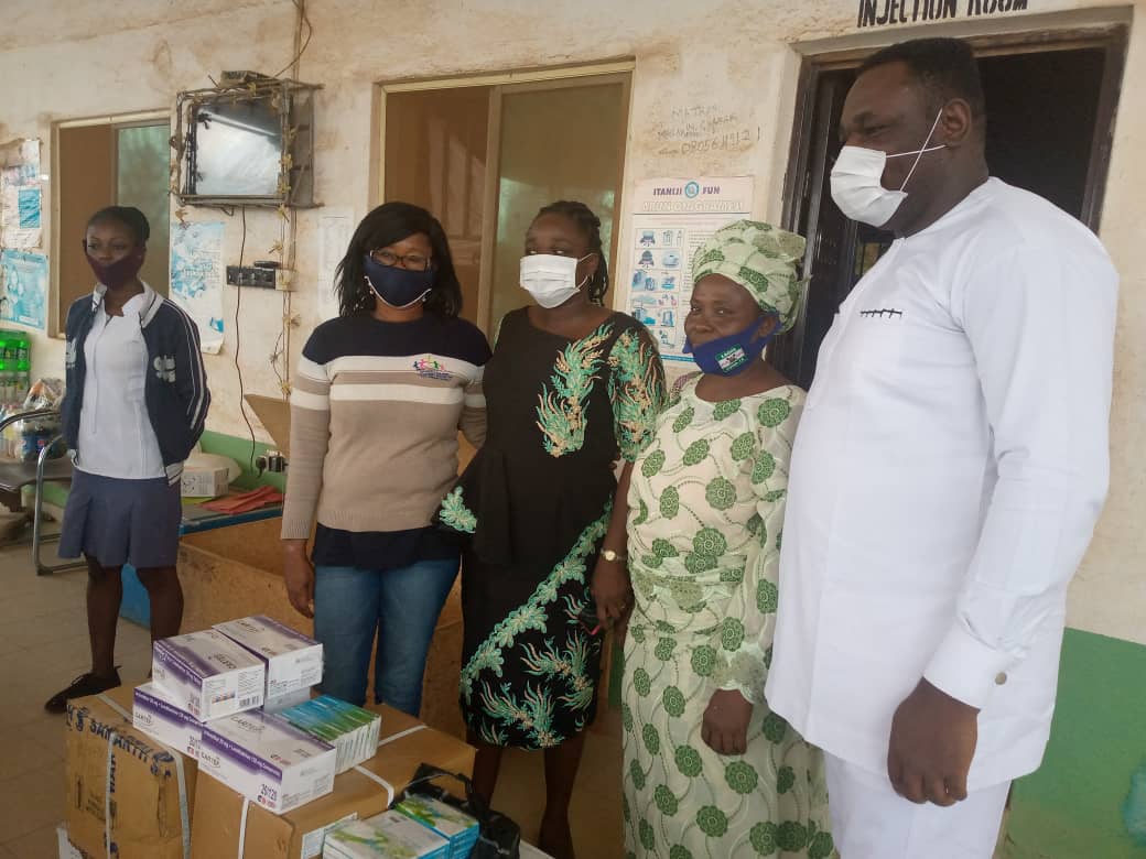 thepossiblepro's tweet photo. Today, Our #HealthForAll campaign was held at Shimawa Primary Health Centre, Shimawa, Ogun state, Nigeria, to donate medication and also remind them that they are not alone. For us, #UHC is achievable. #LifeIsPossible #SDG3  @jidejinadu @hon_page @WHONigeria https://t.co/hshUJhJ06x