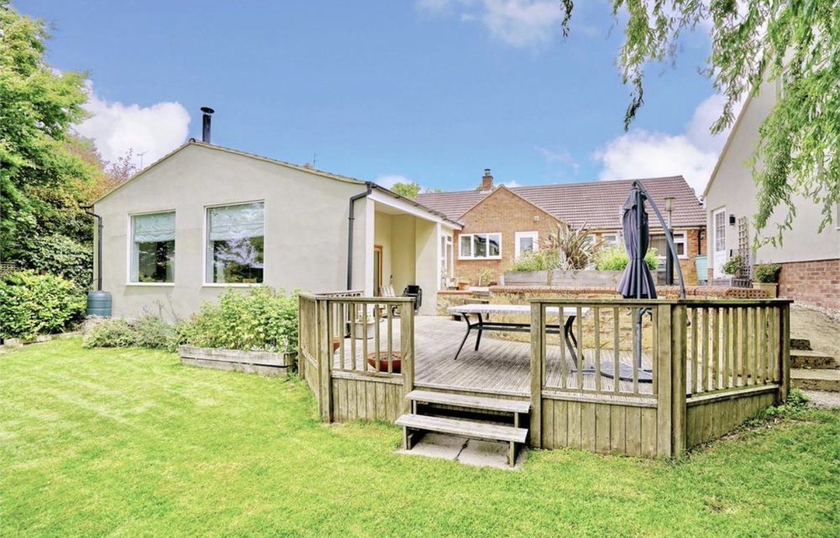 PeterLaneHDN's tweet photo. #PeterLaneandPartners is delighted to offer this superbly extended village home in #StowLonga for sale!🤩🏡

A viewing is highly recommended by our #Kimbolton office to embrace the size and style of this wonderful home. Contact 01480 860400 today!📞https://t.co/5IEhC1Uzkb https://t.co/QyLIWQKu0P