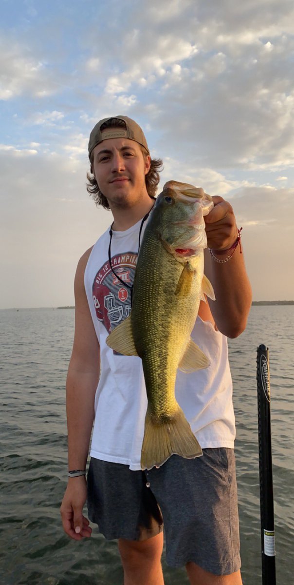Hughes_Zach's tweet photo. Big girls eating the rig @TwisterFishing https://t.co/47R1yL0n04