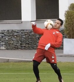 Lilian Chan On Twitter Leon Goretzka Poses For Workout Pics After Body Transformation As Bayern Munich Stars Stay In Shape For Champions League While Thiago Alcantara Shows Off His Awesome Skills In