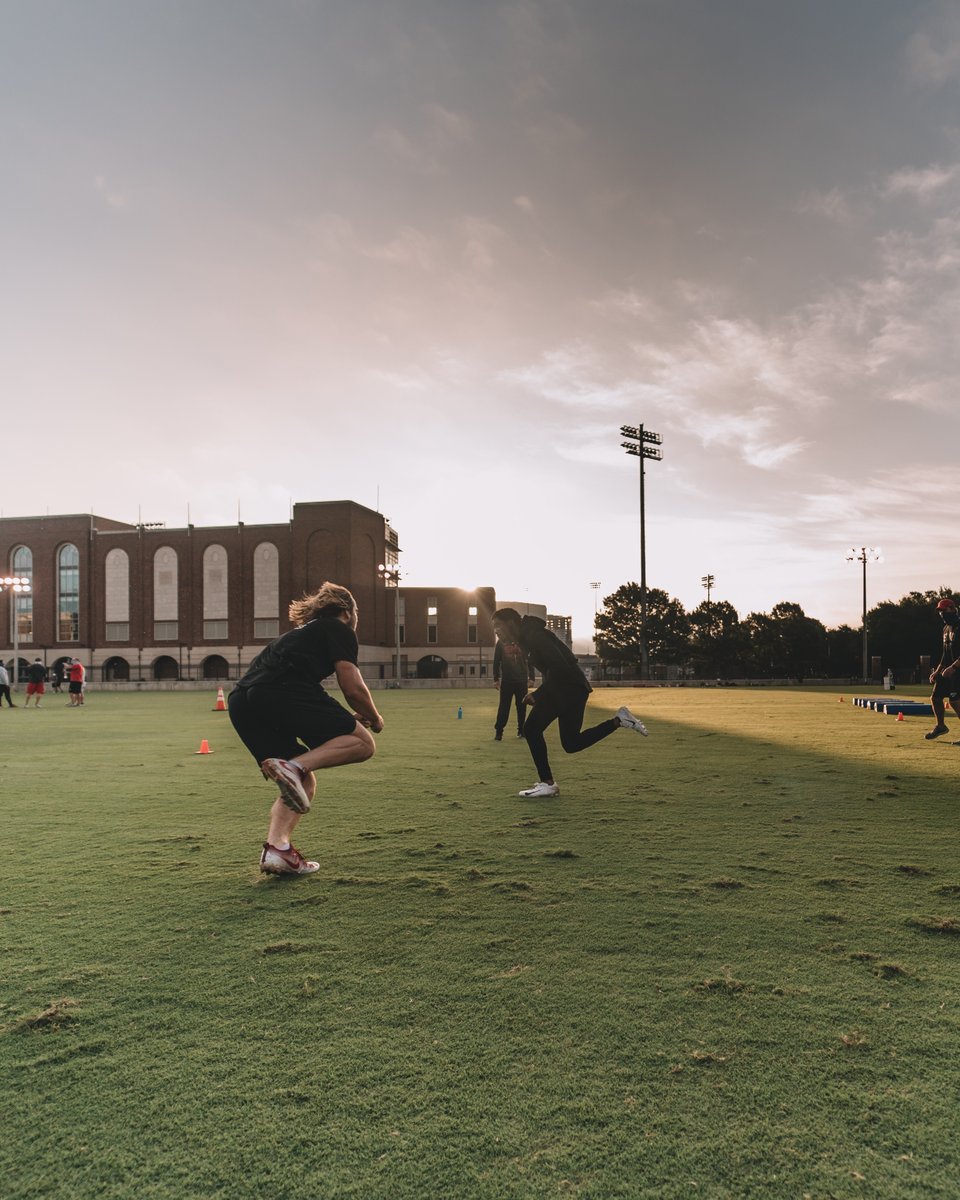 SMUFB's tweet photo. Morning work on the Hilltop 🔴🔵 #PonyUpDallas https://t.co/aob3XGo8TF
