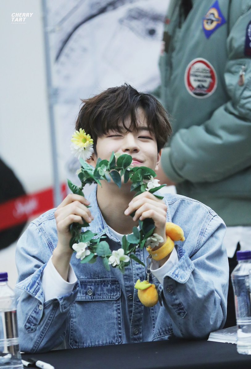 seungmin being the biggest exol: a tiny thread