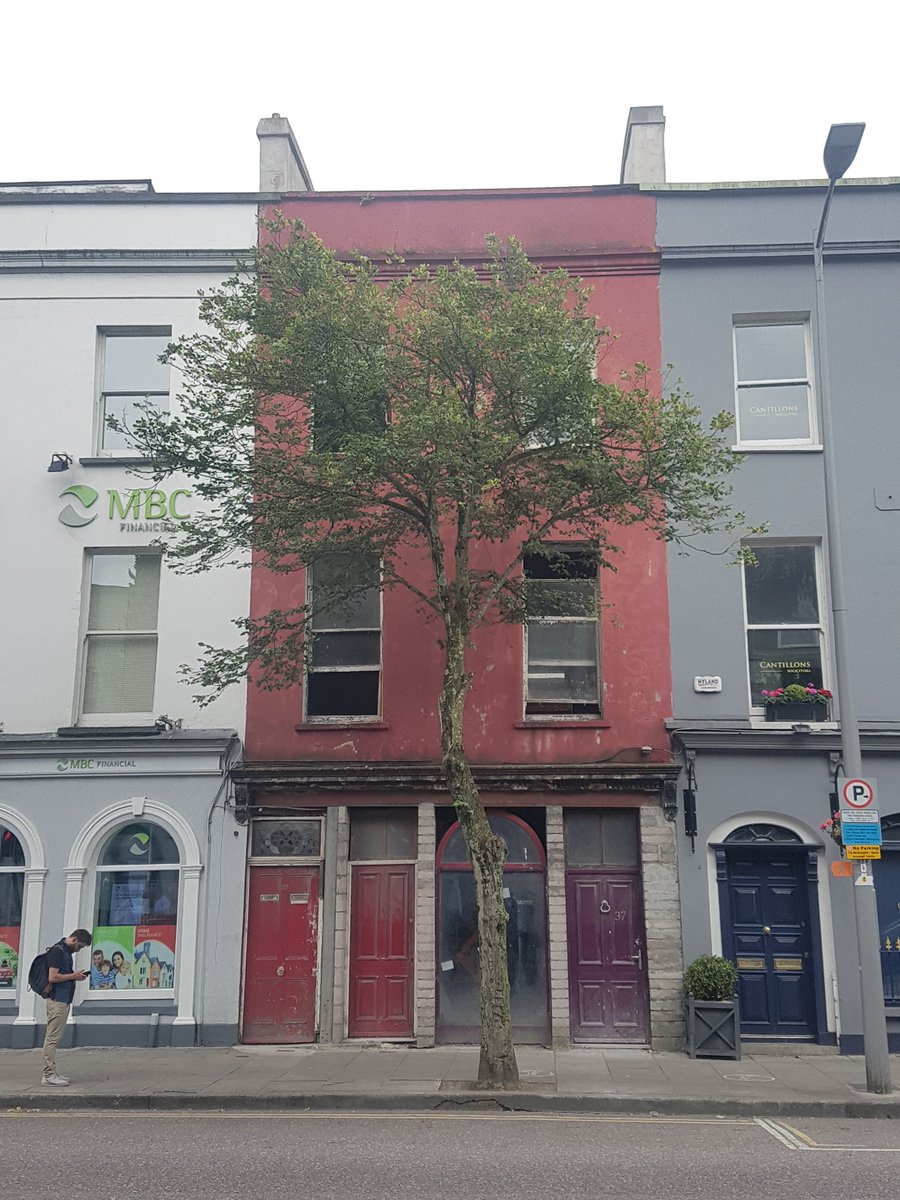 another beautiful  #Cork city centre property, lying empty, someone's home, check out the stained glass over one of the doors, so much character,  #culturalheritage that needs love & attention before its lost forever  #homeless  #socialcrime  #wellbeing  #CorkCC