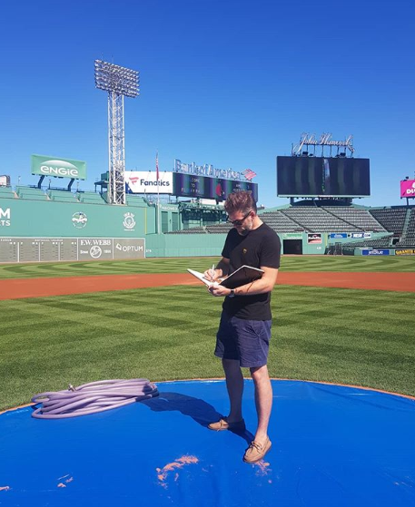 In 2019 I travelled to and painted all 30 MLB ballparks live during the course of a game. With the 2020 season soon to begin, this thread will retrace my journey, artwork and the experiences of my incredible season touring North America and MLB. #MLB  #DiamondsOnCanvas  #AndyBrown