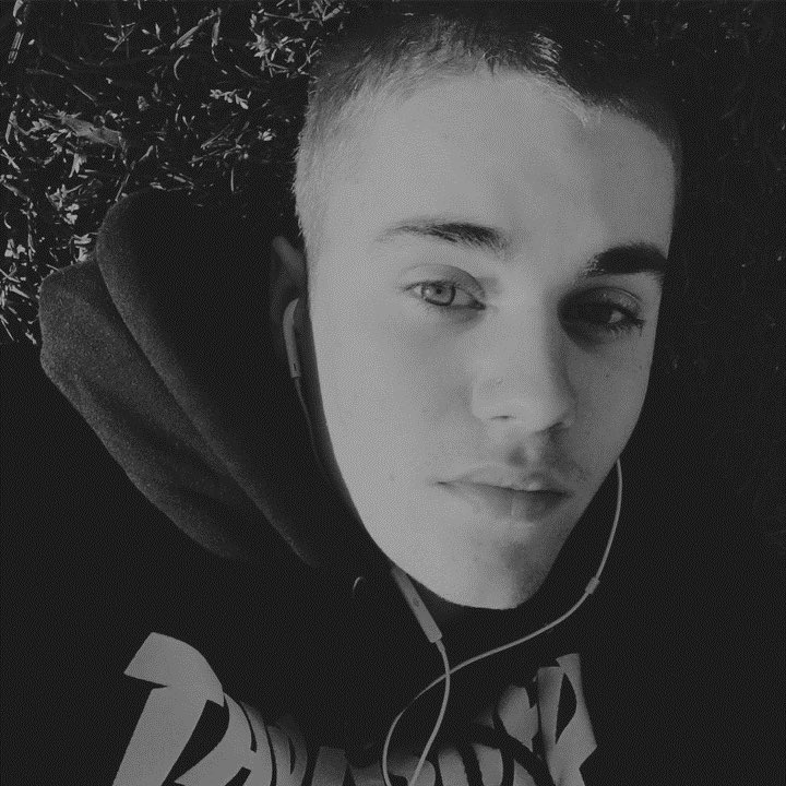 biebernovidade's tweet photo. RT = VOTO #MTVHottest Justin Bieber https://t.co/HNWVJ7wCb0