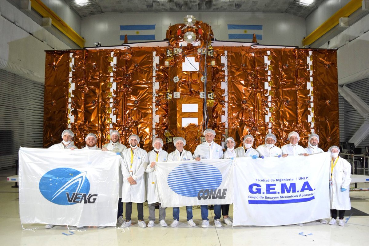 unlp's tweet photo. #LaUNLPinvestiga Rumbo al espacio 🚀🛰️ Todo listo para el lanzamiento del #SAOCOM1B, el satélite argentino con el sello de la #UNLP. Ingenieros platenses participaron del desarrollo @ing_unlp @CONAE_Oficial @invapargentina  https://t.co/eoef6n3qVT https://t.co/8bFfZNGPFq
