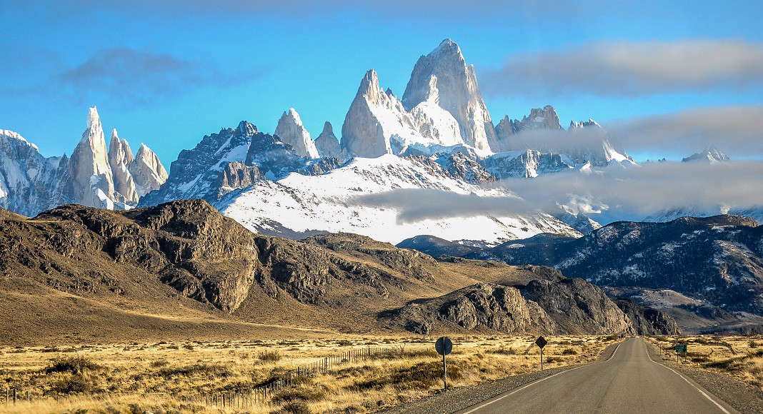 VolemosAr's tweet photo. ¿Conocés la Capital Nacional del Trekking? 🇦🇷¡Hoy te dejamos una guía súper completa para viajar a #ElChaltén! 😍👇

>>https://t.co/QFgoKlu7GV https://t.co/5wDPo4wQnL