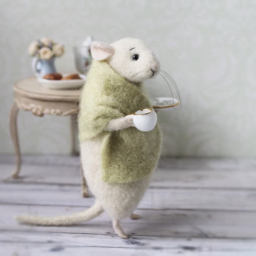 Мышка валяние. Мышь валяная из шерсти. Валяные мышки из шерсти. Feeling mouse. Мышка с чемоданом.