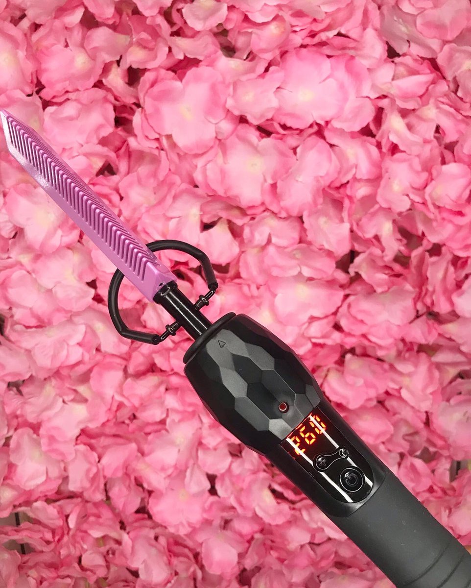 Hey guys 🥺

So I’m kinda nervous about posting this, but I’ve decided to introduce my very first product to celebrate my 1 year 

Introducing the Dyosé Barbie Hotcomb, available for preorder soon on my website 

Please like and retweet, my next customer could be on your TL 🥺❤️