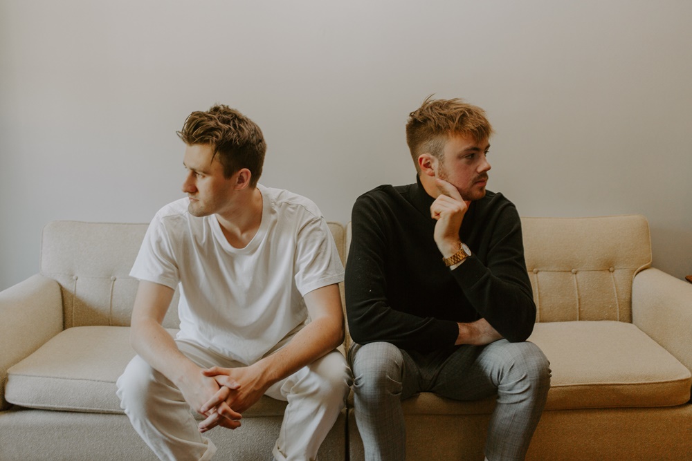 Nashville duo <a href="/kiosmusic/">Kios</a> bring an abundance of positivity and happiness with new single 'Be Alright'. 

giggoer.com/2020/07/21/kio…