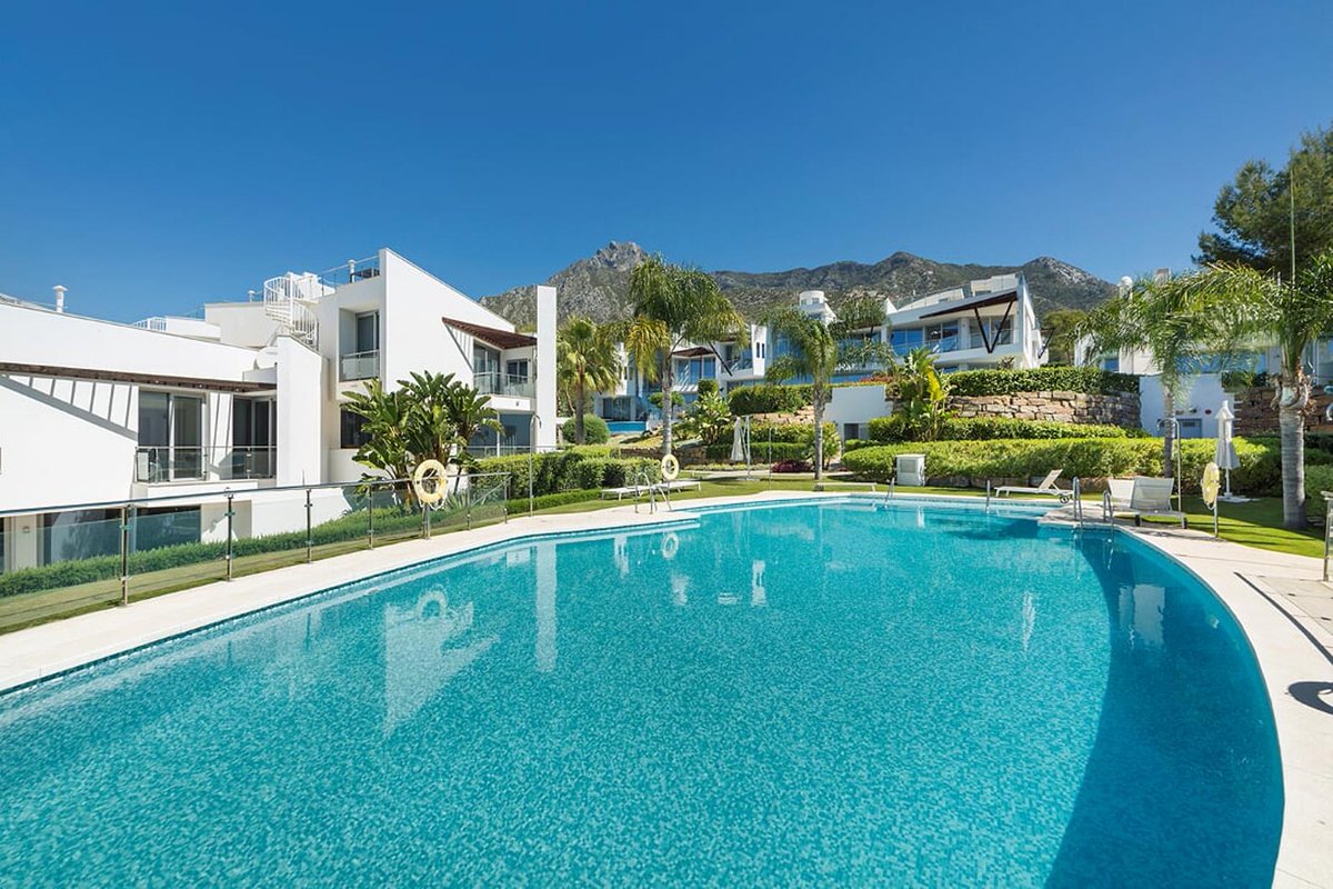Time2BuySpain's tweet photo. Larga temporada ¡Se alquila magnífica casa en una de las Urb. más exclusivas de Sierra Blanca! Piscinas comunitarias | 2 dormitorios | 3 baños | 457 m² construidos | Solárium de 90 m² | Vistas al Mar | 5.500 €/mes

Más detalles y fotos aquí ➡️ https://t.co/jNP4M4CPJl https://t.co/pZg2LjV5TE