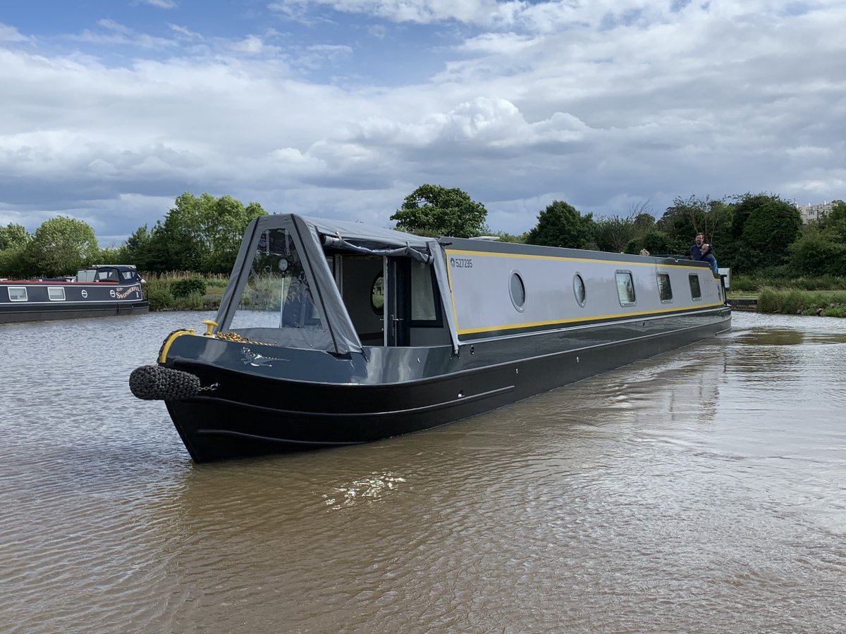waterwaysworld's tweet photo. This good-looking craft is 'Mordiford Dragon', a high-tech hybrid narrowboat by @ortomarine. It’s designed for long-term cruising with a huge battery bank, providing enough juice for up to ten hours on electric power. Read the review in our August issue: https://t.co/Iq9ryBzS7i https://t.co/873jSNKTYE