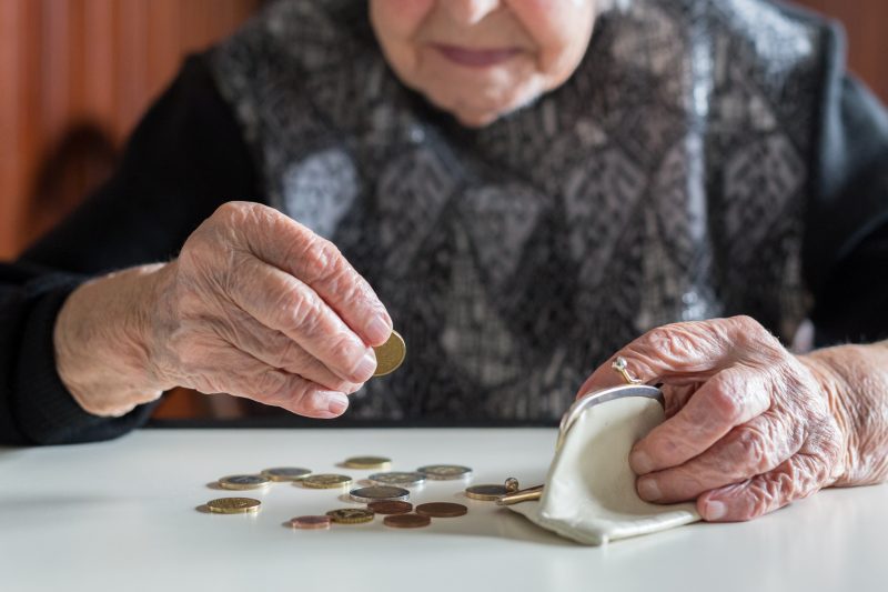 Kansfonds's tweet photo. Primeur: wij starten een vernieuwende aanpak voor langdurige #armoede in Nederland. 💪 Wij gaan een pilot doen waarin we mensen in armoede geld geven. #GewoonGeldGeven @HvA @RoelandvanGeuns
👉https://t.co/J9CvfLGaMK https://t.co/VKsus92ZJO