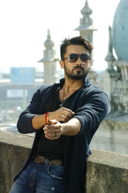 glimpsesoflav's tweet image. suriya in anjaan. that’s it. that’s the whole tweet.