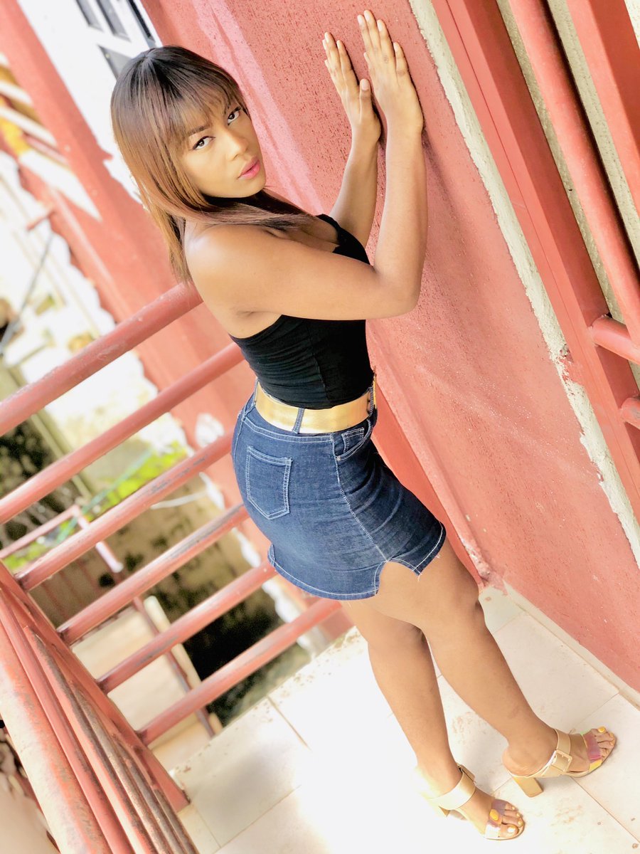 drealqueenn's tweet photo. Hey guys am new here 🤮🤮 https://t.co/PRhtJuym2K
