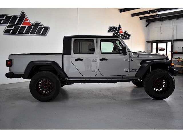 adauto_lubbock's tweet photo. The 2020 #Jeep #Gladiator has hit the #ADAuto Lot, offering truck capability combined with the iconic Jeep design that sets the benchmark when it comes to the ultimate look of adventure. 💥
See more details here: https://t.co/d7YLnsXurj https://t.co/zZUEFpM1QM