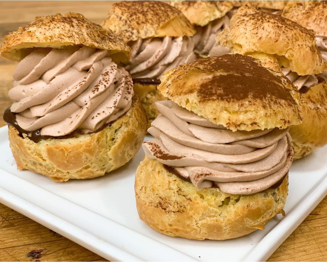 OriginalNFV's tweet photo. RT #LeParisArtisan #Napa
You don’t have to choose between Strawberry Cream Puffs 🍓 and Chocolate Hazelnut #CreamPuffs!
They both look irresistible and the flavors are as bomb as how it looks like #drooling 🤤
#leparisartisan #patechoux #desserts #pastrychef #frenchpastries https://t.co/8zfTT4M4V7