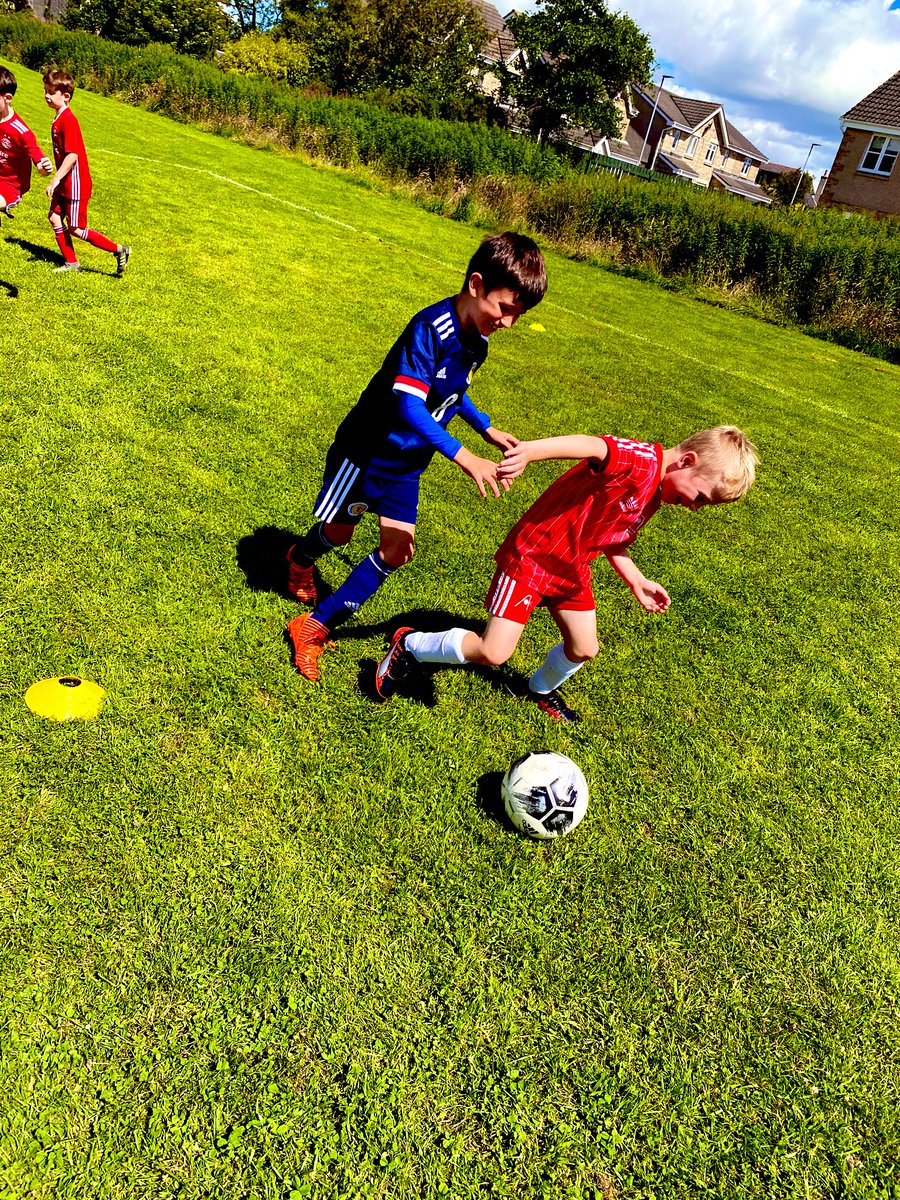 AFCCT's tweet photo. A fantastic 2nd day at our Summer Coaching Camp at @NewmacharUtd! 

🌞 Sun Shining
🌱 Grass in top condition
🔴 @AberdeenFC kits
😀 Lots of smiles 

Small number of spaces available for next week! Don’t miss out, book now! ⬇️

📞 01224 631903  
💻 https://t.co/HrAfW4DPKw https://t.co/5LCye8Avsk