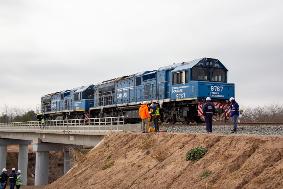 TransporteExpo's tweet photo. Prueba exitosa sobre el Carcarañá
#transporteylogistica #expotransporte #expologisti-k #transporte #logistica #acoplados #camiones #autoelevadores #BelgranoCargas #Carcarañá #Ferrocarril https://t.co/E28fme3XAt https://t.co/Zt4sMJY3yD