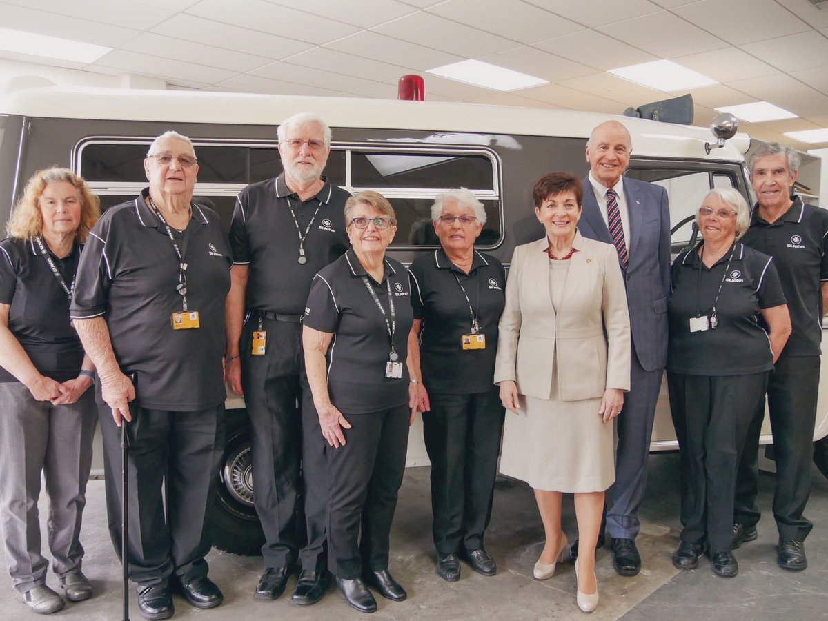 SourceVosj's tweet photo. Dame #PatsyReddy met @StJohnNZ staff working on the #Covid19 frontline in Auckland. Wonderful to see the #Prior so visibly supporting the #OrderofStJohn and its work!
#OneStJohn #ProFide #ProUtilitateHominum #StJohnPeople
@StJohnINTL @stjohnaustralia @NZGovGen_RBLX @1NewsNZ https://t.co/Yr5EY0ZymX