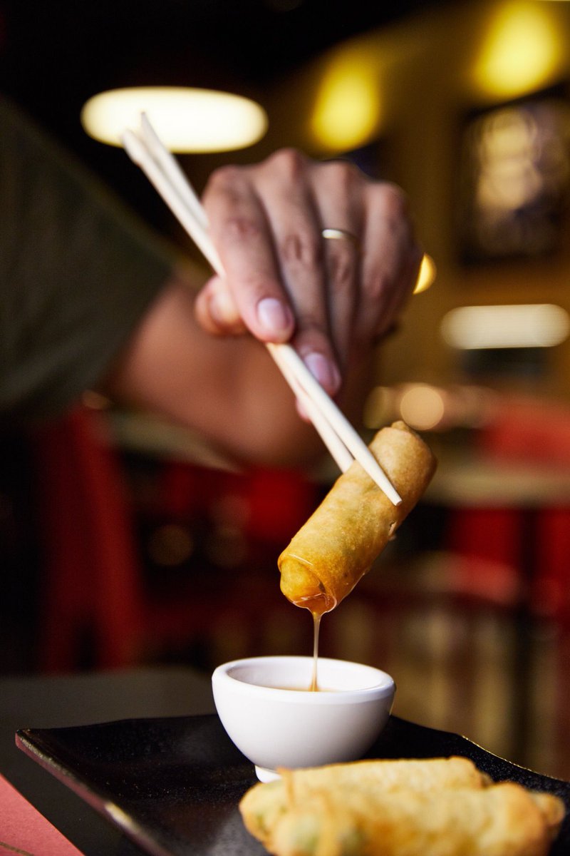 _outofchina's tweet photo. ¿Se te hace la boca agua solo de ver esta foto? 
Pues recuerda que puedes disfrutar de #OutofChina tanto en el restaurante como en casa a través de las plataformas de @Glovo_ES o @Deliveroo_ES 

#Barcelona #yummy https://t.co/TgbW6uJk0y
