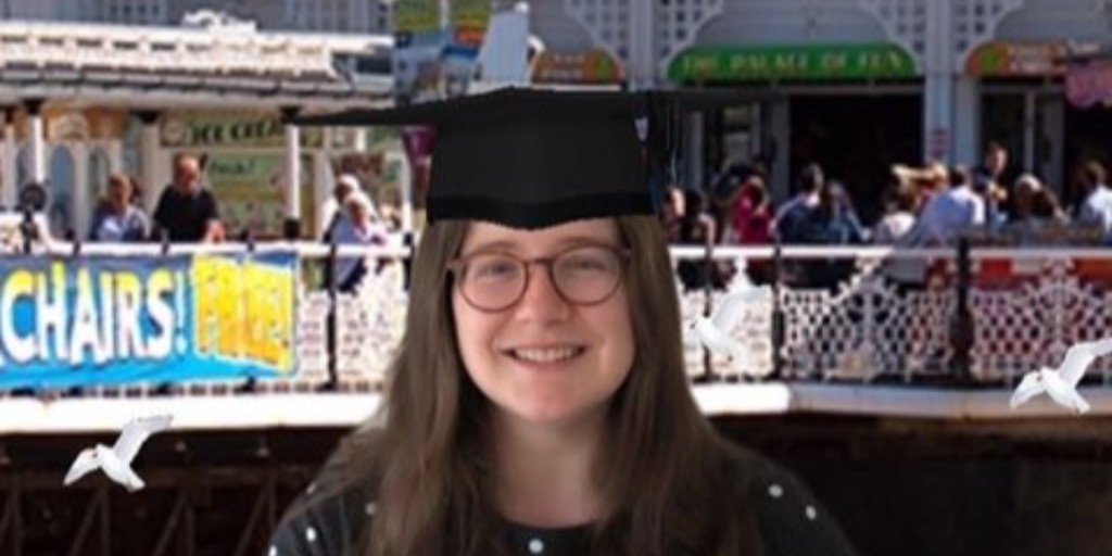 SussexUni's tweet photo. We love seeing your #HomeGraduation 🎓 ceremonies! If you haven’t seen them yet, head over to Instagram & try our Graduation filters, available now on our profile.
📷 thechemistryofaphd (Insta)
Tag us on @SussexUni, #SussexGradAtHome or email graduation@sussex.ac.uk https://t.co/T85Ntv7V6V