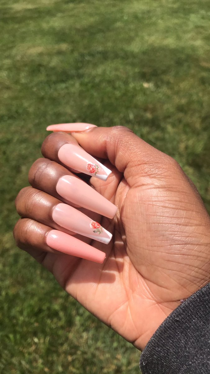 queenklawz's tweet photo. @SimbaKi_ Y’all should check out my press on nails❤️ a simple retweet would mean the world to me😊 https://t.co/coCG39QTPm https://t.co/mfCEBZGfiu