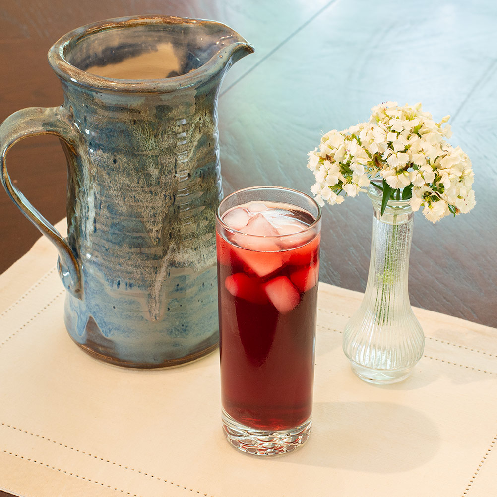 DiviniteaInfo's tweet image. Check out our audio interview with Linda Smith, owner of #Divinitea as she discusses iced tea and teaware recommendations and COVID-19 operational status for our #halfmoonny location: divinitea.com/iced-tea-talk-…