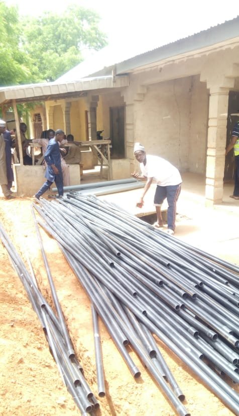 Dmf_Found's tweet photo. @DanMakamaMisau is tirelessly putting efforts demonstrating an exclusive leadership capabilities, sequel to our recent posts on other projects, again here is water piping at Hardawa, Misau LGA. Bauchi state. https://t.co/cQINr0Ir5A
