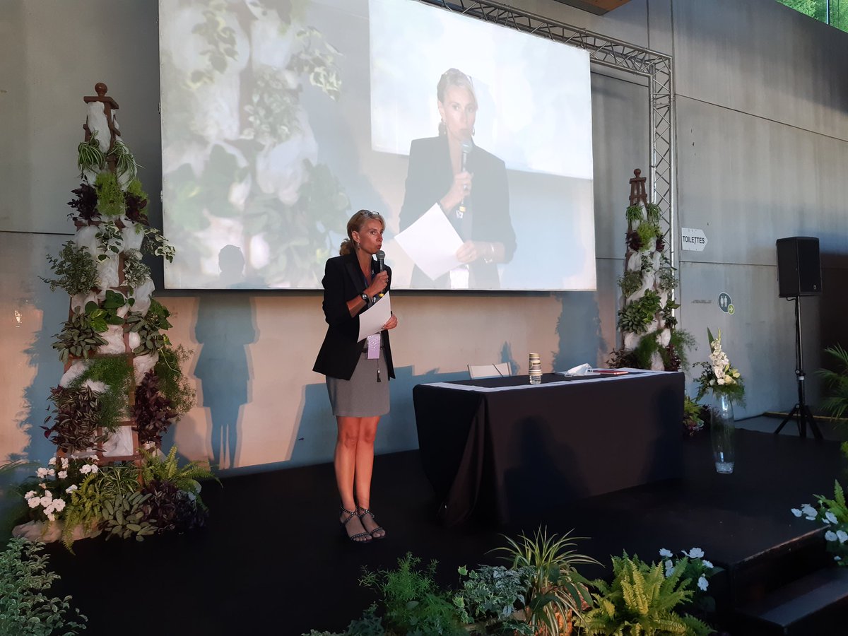 @virginiecarolo, #Présidente de <a href="/CauxSeineAgglo/">Caux Seine agglo</a> ouvre la séance pour l’#élection2020 des 15 Vice-Présidents et 6 conseillers communautaires délégués de l’agglomération.