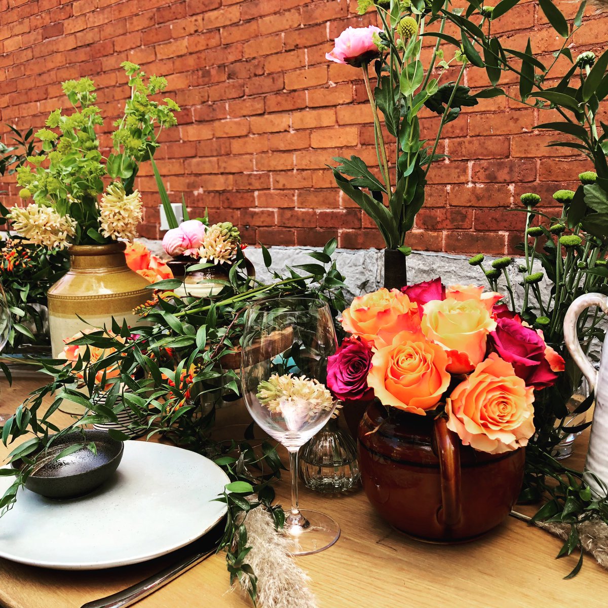 eventsbymy's tweet photo. Back at it! Brought out the “table” this weekend! Same floral, three different vibes. #tableofthecity
#design #floral #turnspaceintoplace https://t.co/OsXY42ogiy