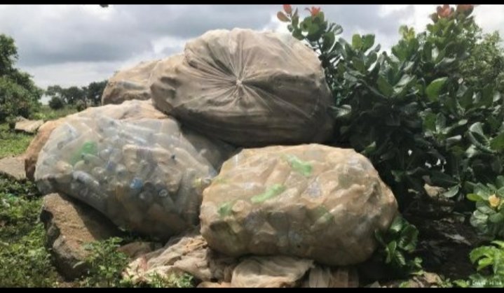 CarolyneMbithe's tweet photo. House made of plastic bottles. https://t.co/axN7gzNbte