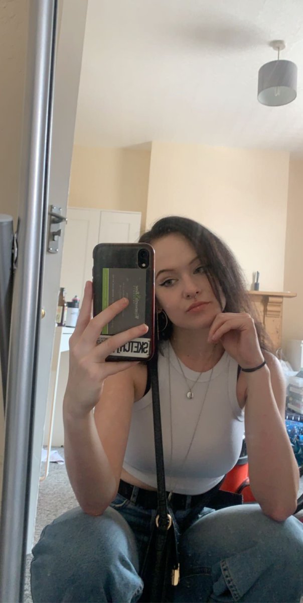 ccccarboncopy's tweet image. the girl 🤝 the dissertation