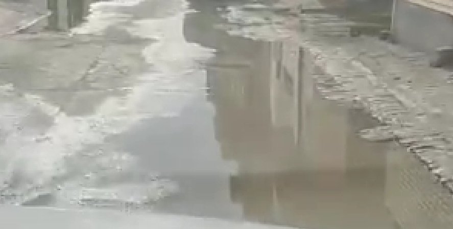 DrNKumar2's tweet photo. Sewage blockage at adarsh nagar kindly do need full @cmohry @mlkhattar thanks https://t.co/bz1K0xcIjv