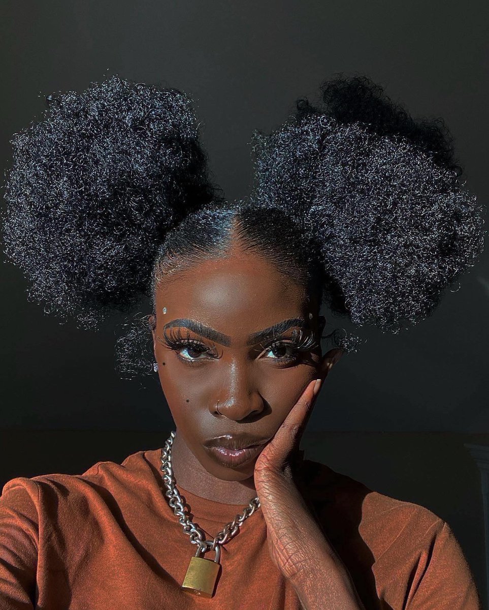 chocodamiix's tweet photo. Skin, big puffs, and my favorite pose https://t.co/mIBfTOepPF