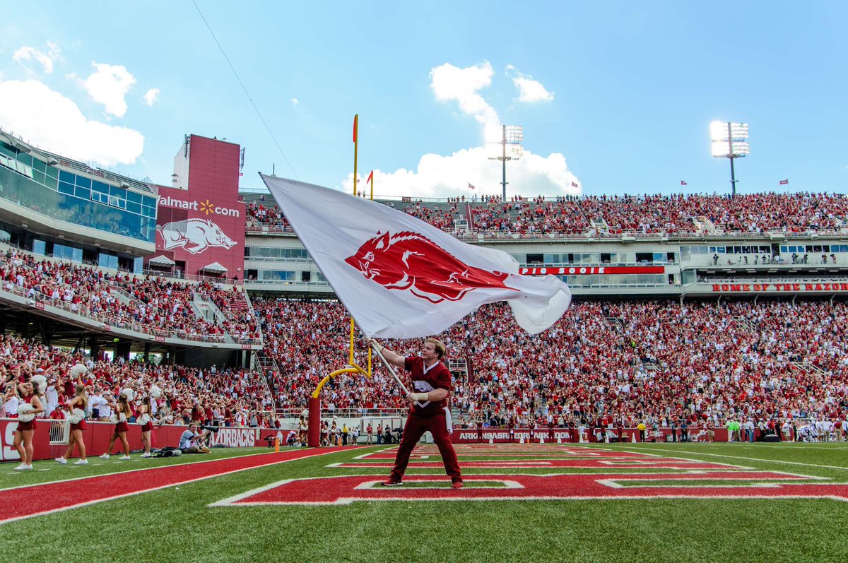 Thekaidenturner's tweet photo. WOW! Truly a blessing from God to receive my first SEC offer from Thr University of Arkansas! #woopig #YESSIR #3rdoffer @CdickC @ArRecruitingGuy @DannyWest1 @FayBulldogsFB @theturnerfive https://t.co/6MMSK4hfvt