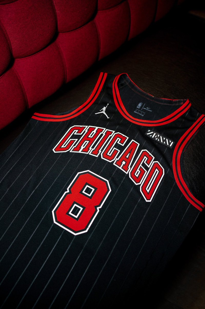 OTPaintPodcast's tweet photo. Omg 😍

It’s been long overdue, but the #Bulls are finally repping Jordan Brand 🙏 https://t.co/bs0d0EXxMc