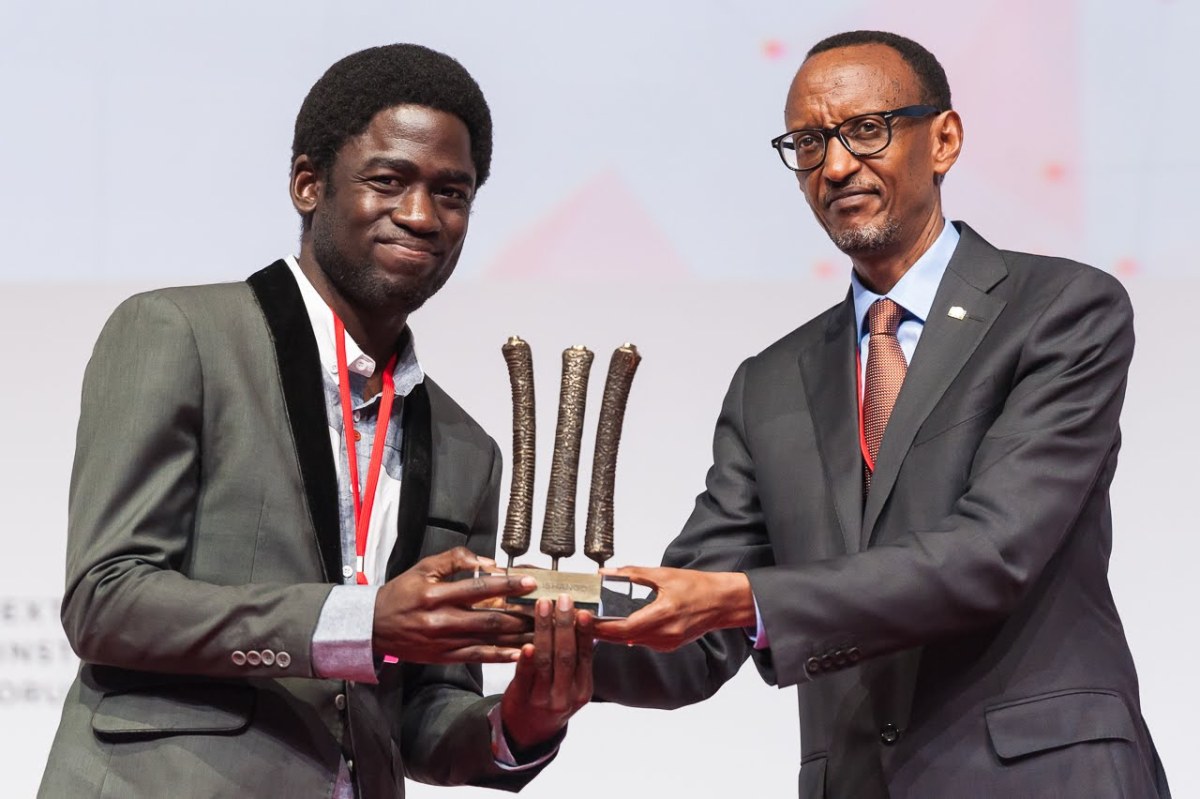 OvieAli's tweet photo. This is the African Einstein and one of the smartest physicists on the continent. Hallowed Olaoluwa is so smart that he graduated with a First Class in both Mathematics and Physics at age 18 and had two Master's degree at 19 in same courses. He later got his Ph.D at 24 in UNILAG. https://t.co/dFOd75KxGP