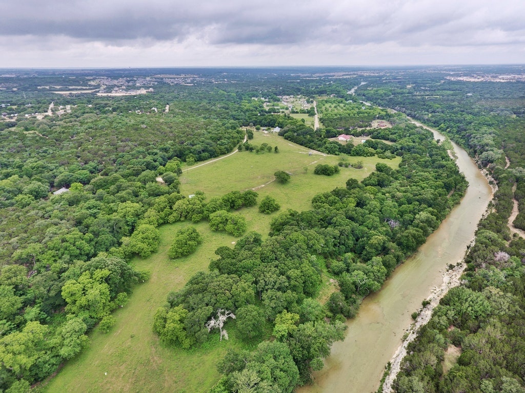 farmandranchpub's tweet photo. #Texas #TXTUESDAYS
Marshall Ranch - 77 Acres
Leander, Texas
https://t.co/RIAaVV0M1Y
#farmandranch #riverfrontage #TexasHillCountry #private https://t.co/hkoa7yWeHU