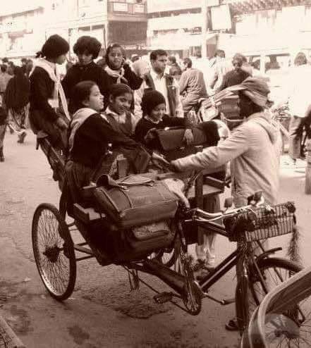  #IAmSoOld Sitting / Hanging BEHIND the rickshaw frame was a much awaited challenge!