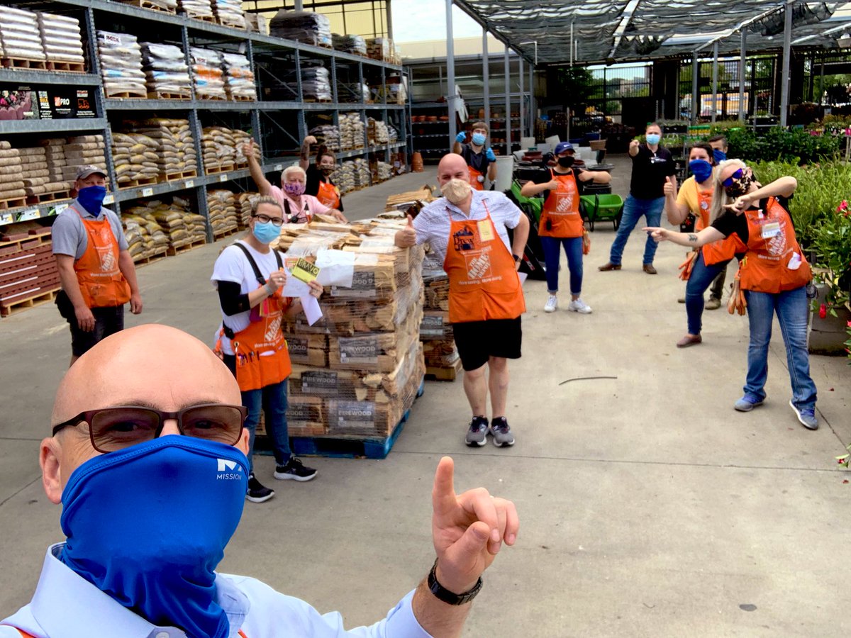 GandySteven's tweet photo. Celebrating some ROCKSTARS this morning @ 8445!! Truly appreciate all the hard work and dedication!! #Team8445 #SWBEST 👊🏼💣💥 https://t.co/AYy5CflY6r