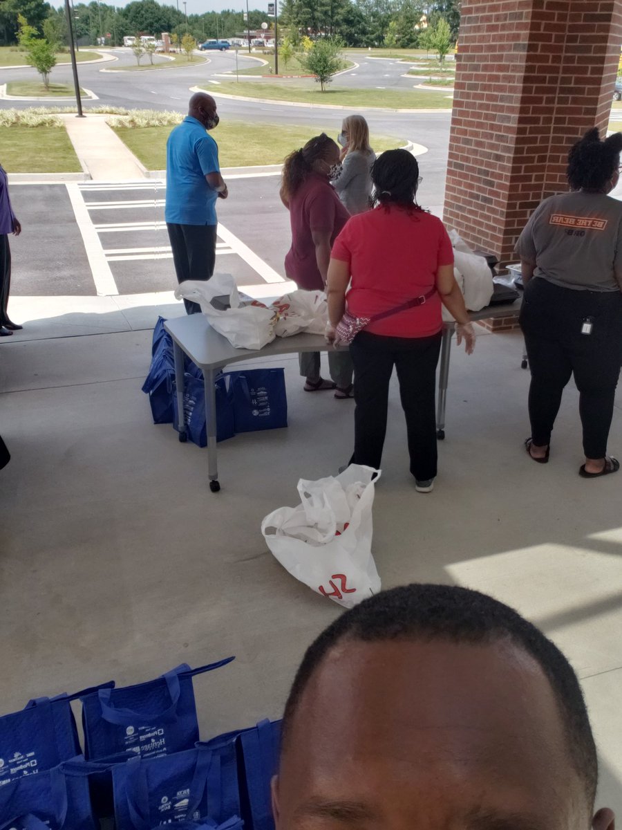 CoachMikalUwood's tweet photo. #HCS loves our new teachers & staff. Enjoying a driveby lunch celebration responsible distance with the McDonough Cluster. Ready to join the Advancing of our Ambitious Pursuit for HCS stakeholders 2020-2021 #HCStogether @AntonioMattox2 @LearnInHenry @BrentStenson @ChashaWilliams https://t.co/myW9GbOPOY