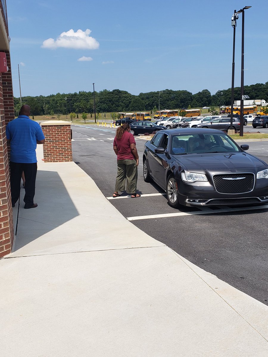 CoachMikalUwood's tweet photo. #HCS loves our new teachers & staff. Enjoying a driveby lunch celebration responsible distance with the McDonough Cluster. Ready to join the Advancing of our Ambitious Pursuit for HCS stakeholders 2020-2021 #HCStogether @AntonioMattox2 @LearnInHenry @BrentStenson @ChashaWilliams https://t.co/myW9GbOPOY