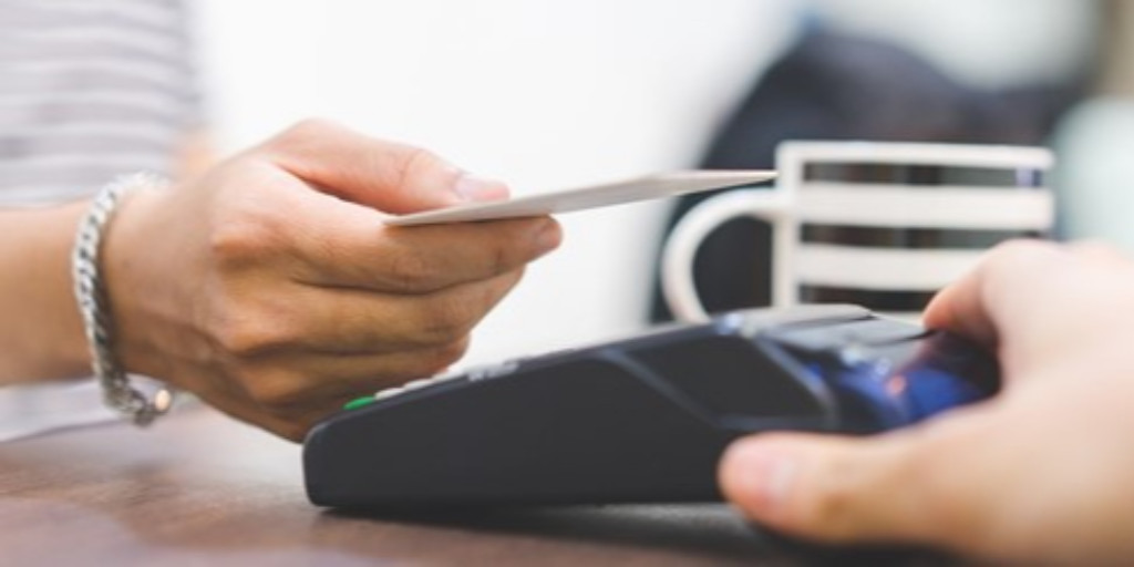 CPICardGroup's tweet image. #Dualinterface technology can help U.S. card issuers embrace #contactless payments … which are here to stay! Visit bit.ly/3e1P3rK to read up on how to *tap* potential opportunities, including differentiation, top-of-wallet status, incremental transactions and more.