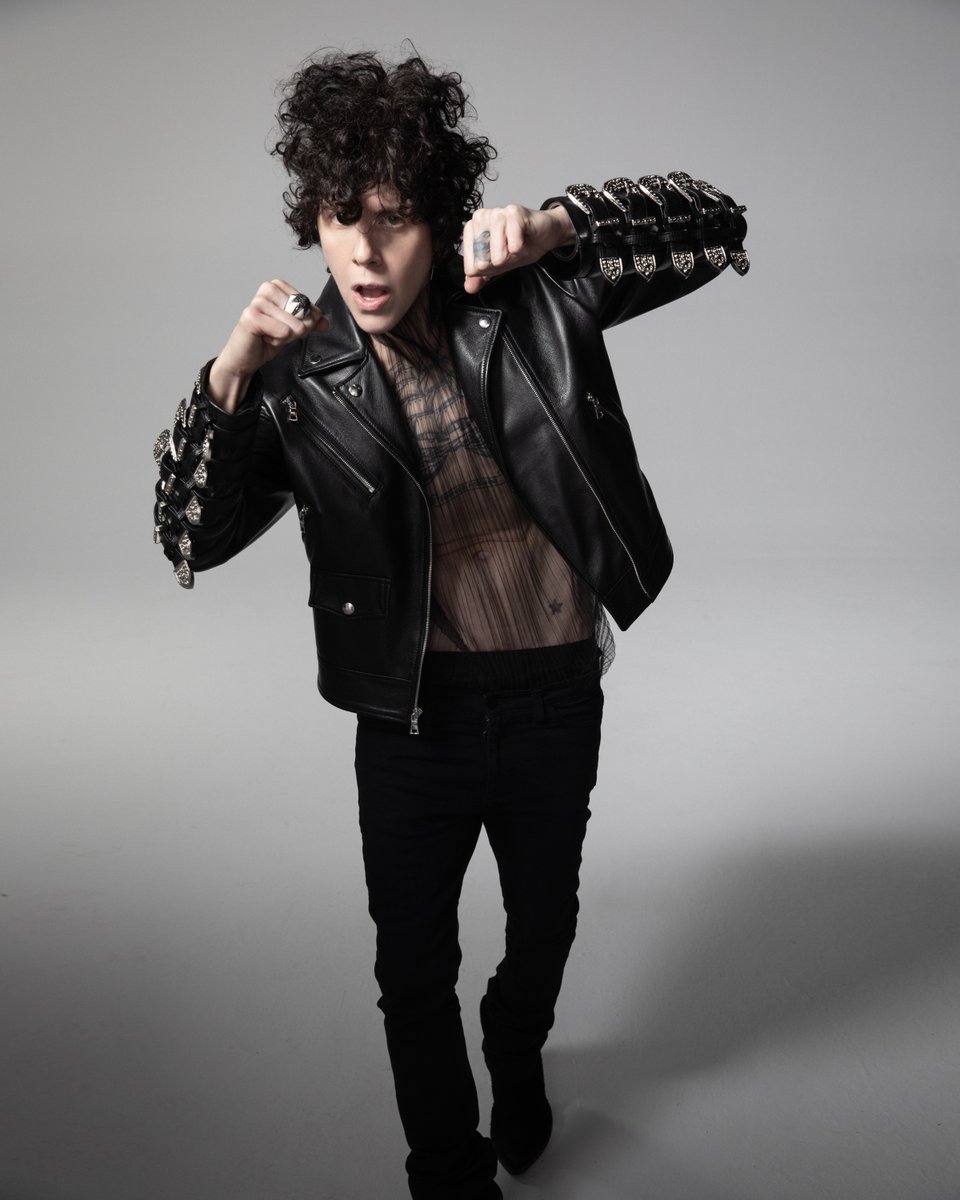iamlp's tweet photo. OMG! I CANNOT wait for Thursday! 💓  Pre-save now https://t.co/5i5bQ3005f https://t.co/JAt3hMoGPX