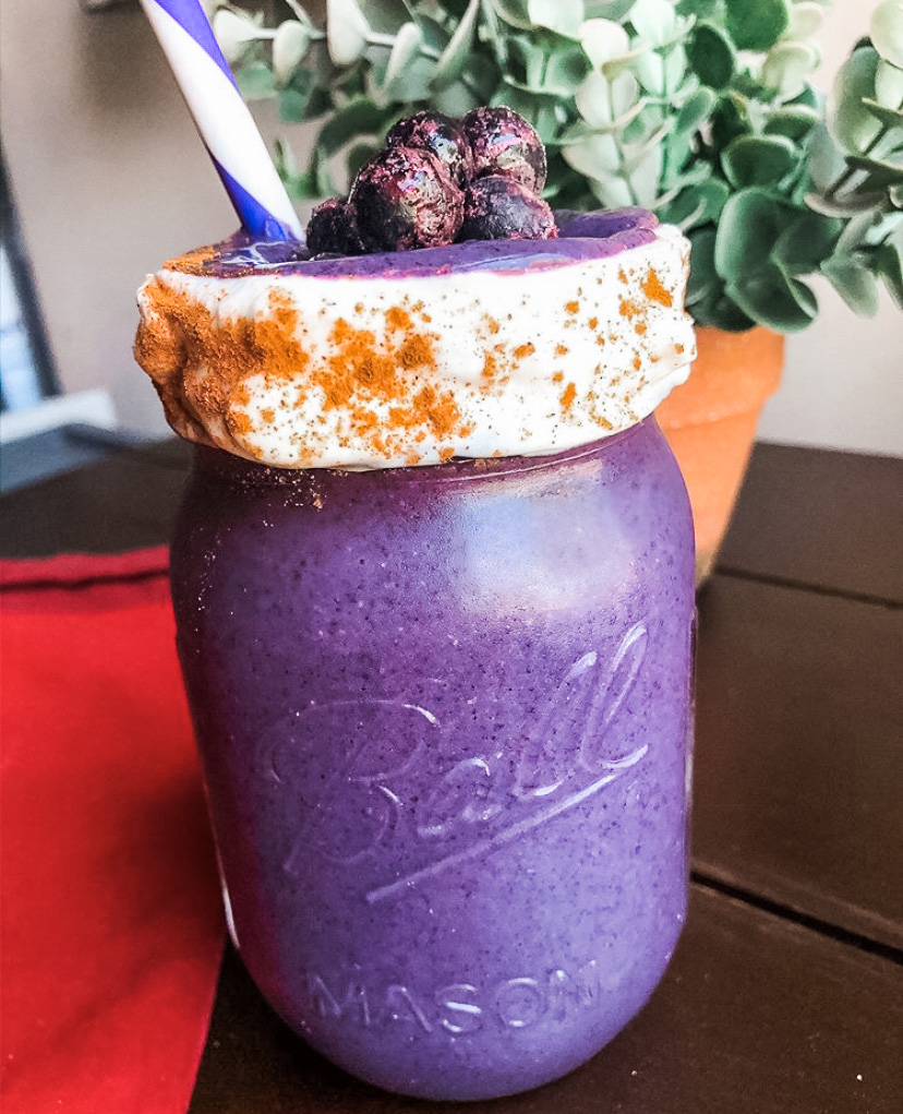 takeyourliveli's tweet photo. Who needs dessert when you can have this Blueberry Muffin smoothie featuring our vanilla flavored vegan CBD protein powder from @choosing_balance 😍 🍓 🍰

Recipe below on our Instagram page! https://t.co/O2J1a4R50W