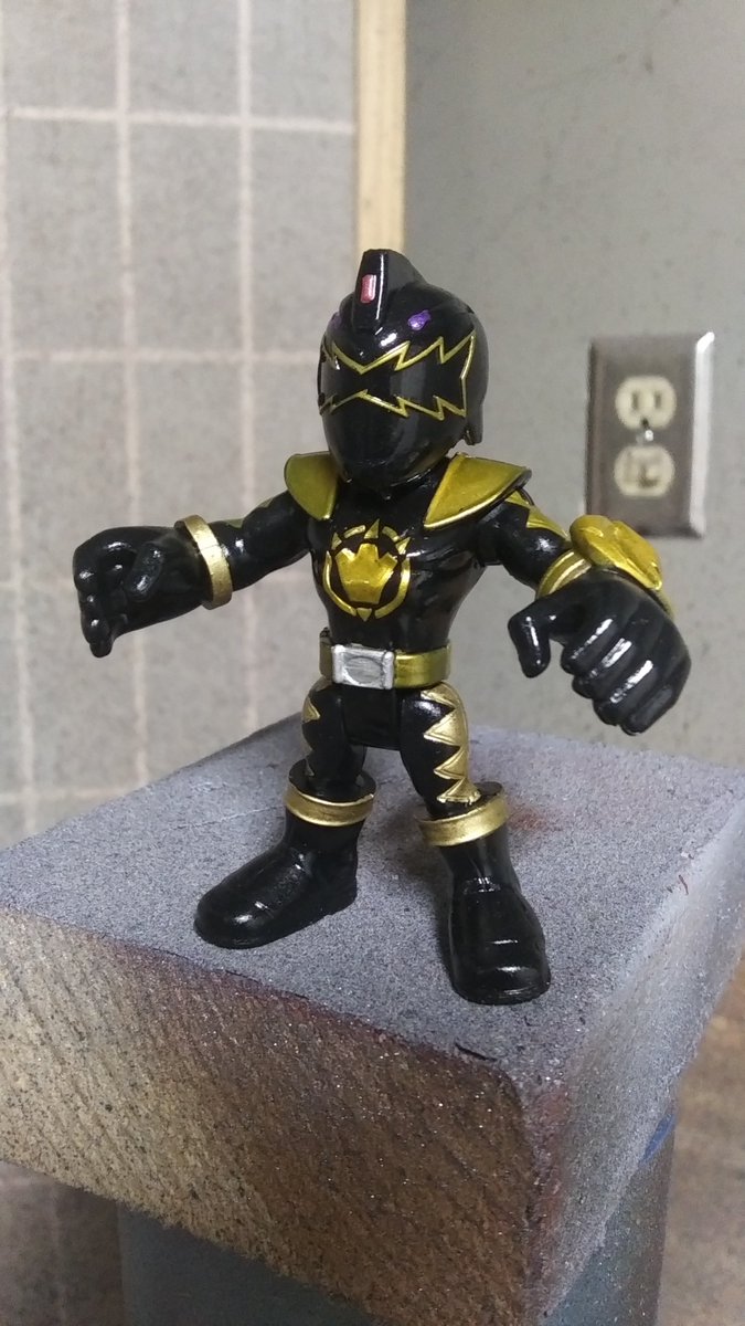 ZeltraxMilleniu's tweet photo. I'm VERY happy with how this turned out.
It's Bakuryuu Firenokodon AKA DimetroZord Flame Mode/My name for it.
I saw that the DimetroZord was 9 bucks at Target & snagged it, intending to make Firenokodon. Even painted DT Black too.
#PowerRangers #PwrPic #ニチアサフィギュア改造部 https://t.co/o4a0sE0jIk