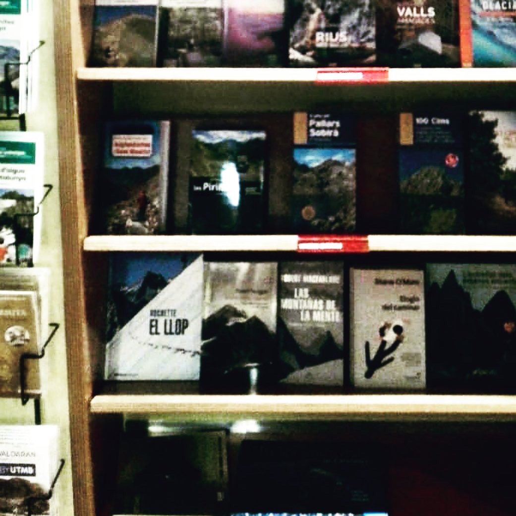 sport_jordi's tweet photo. Para mí todo un orgullo que #protocolophatan pueda encontrarse @altairllibreria para mí un lugar mágico donde pasar horas soñando en busca de aventuras. Ya lo puedes encontrar en la sección de manuales técnicos de montaña y supervivencia #aventura#outdoor#survival @ Altaïr https://t.co/TQLtEbmlwl
