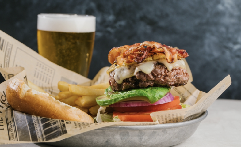 Currently craving: Duke's Classic Burger to-go! 🍔  Enjoy 1/2 lb angus chuck &amp; brisket blend, white cheddar, maui island dressing, tomato, onion, pickles, brioche bun, and fries. We are open for to-go and curbside pick up Wednesday-Sunday 12-8pm.
dukesmalibu.com/menus/lunch-re…